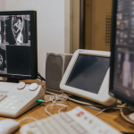 Acompanhe como a ultrassonografia transforma o monitoramento oncológico com precisão e cuidado, trazendo mais segurança aos pacientes com a expertise da Dra. Thaline Neves.