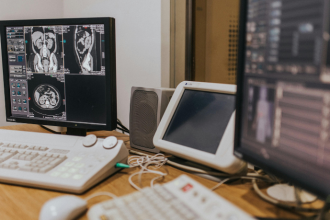 Acompanhe como a ultrassonografia transforma o monitoramento oncológico com precisão e cuidado, trazendo mais segurança aos pacientes com a expertise da Dra. Thaline Neves.