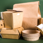 O desempenho logístico de embalagens retornáveis em cadeias industriais, analisado por Elias Assum Sabbag Junior, mostra eficiência e redução de custos.