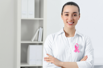 Ao abordar por que microcalcificações exigem leitura criteriosa e não conclusões apressadas, Vinicius Tadeu Sattin Rodrigues reforça a importância da análise técnica e responsável nos exames de imagem.